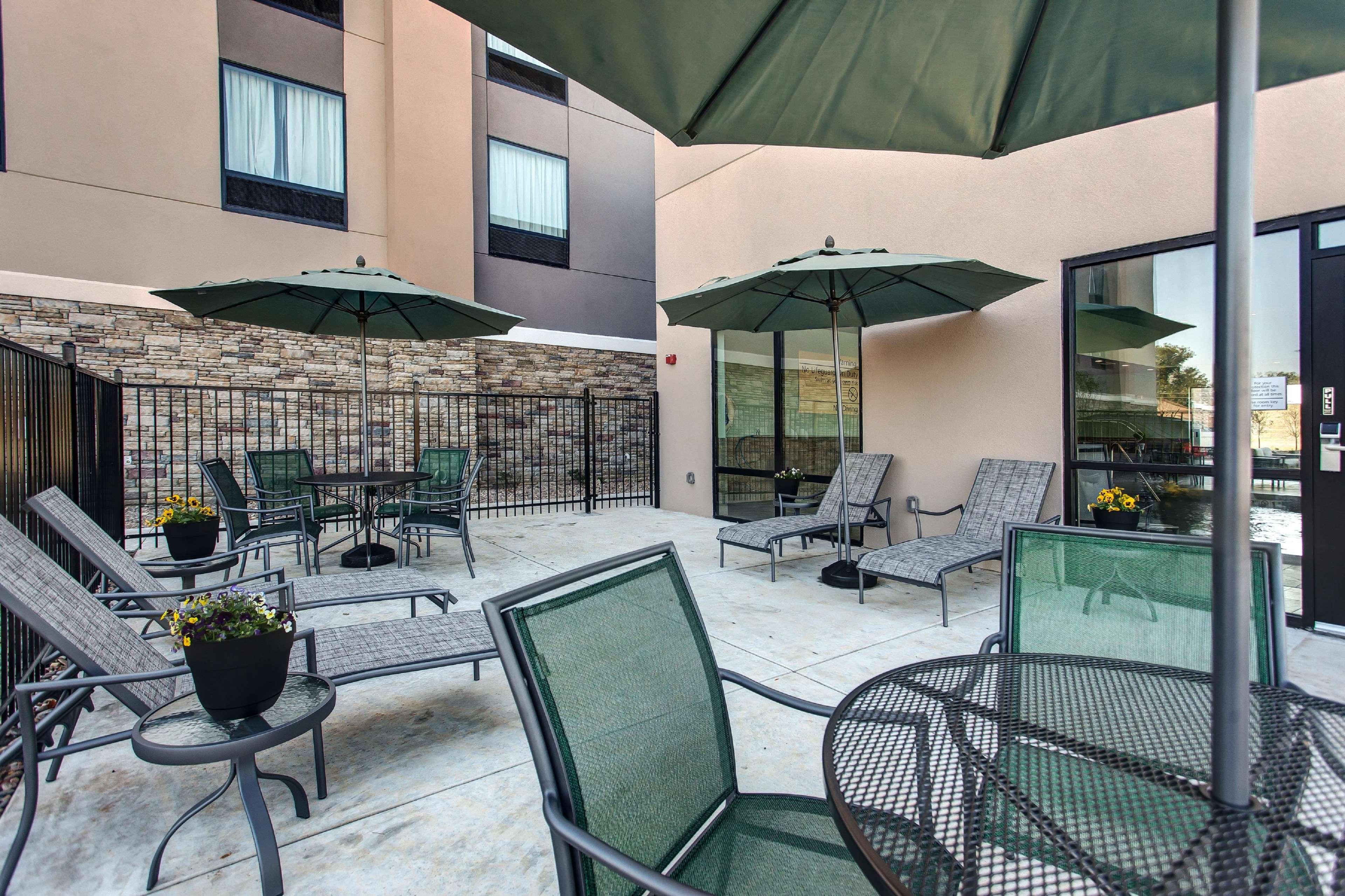 Hampton Inn & Suites-Wichita/Airport, Ks Экстерьер фото