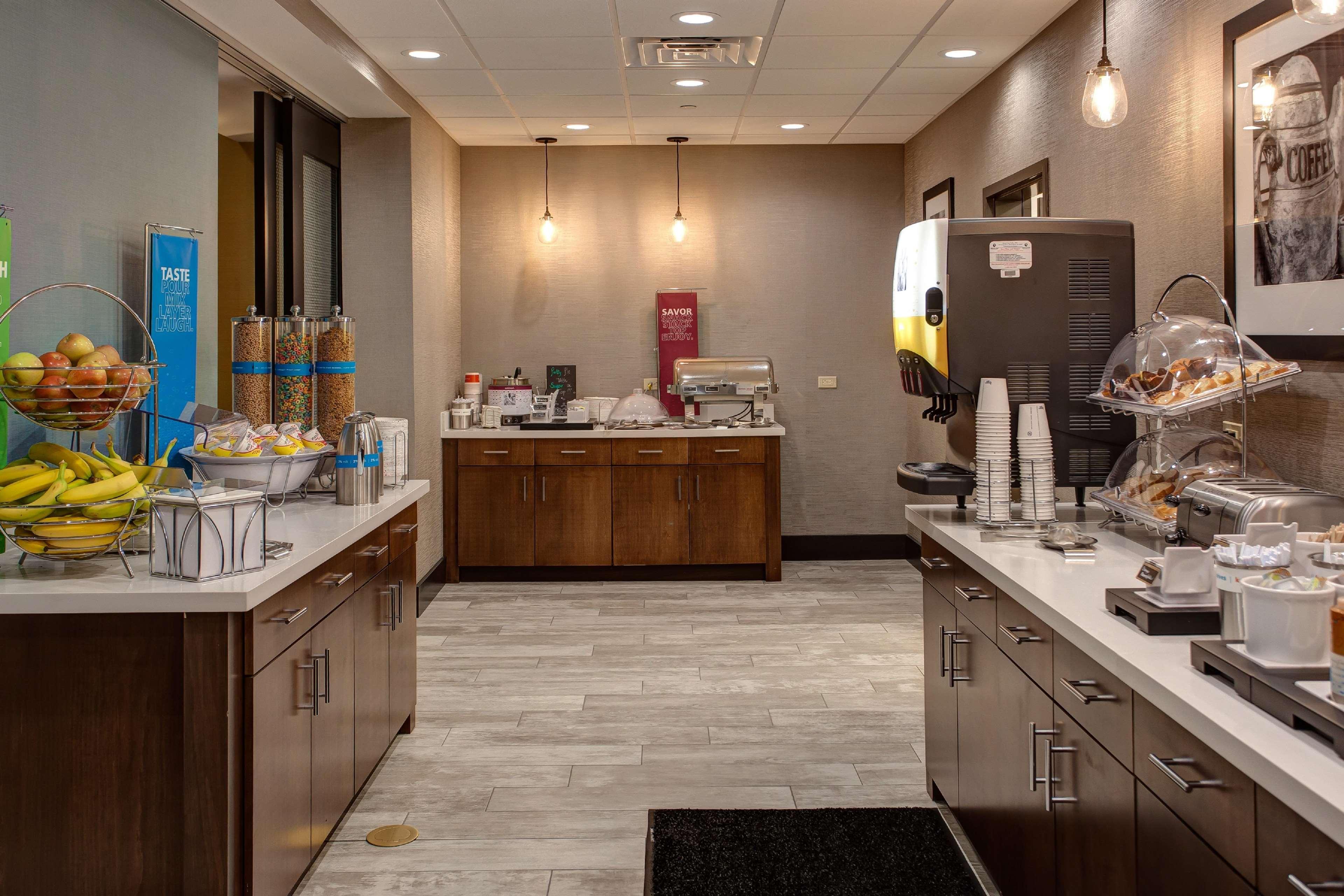 Hampton Inn & Suites-Wichita/Airport, Ks Экстерьер фото