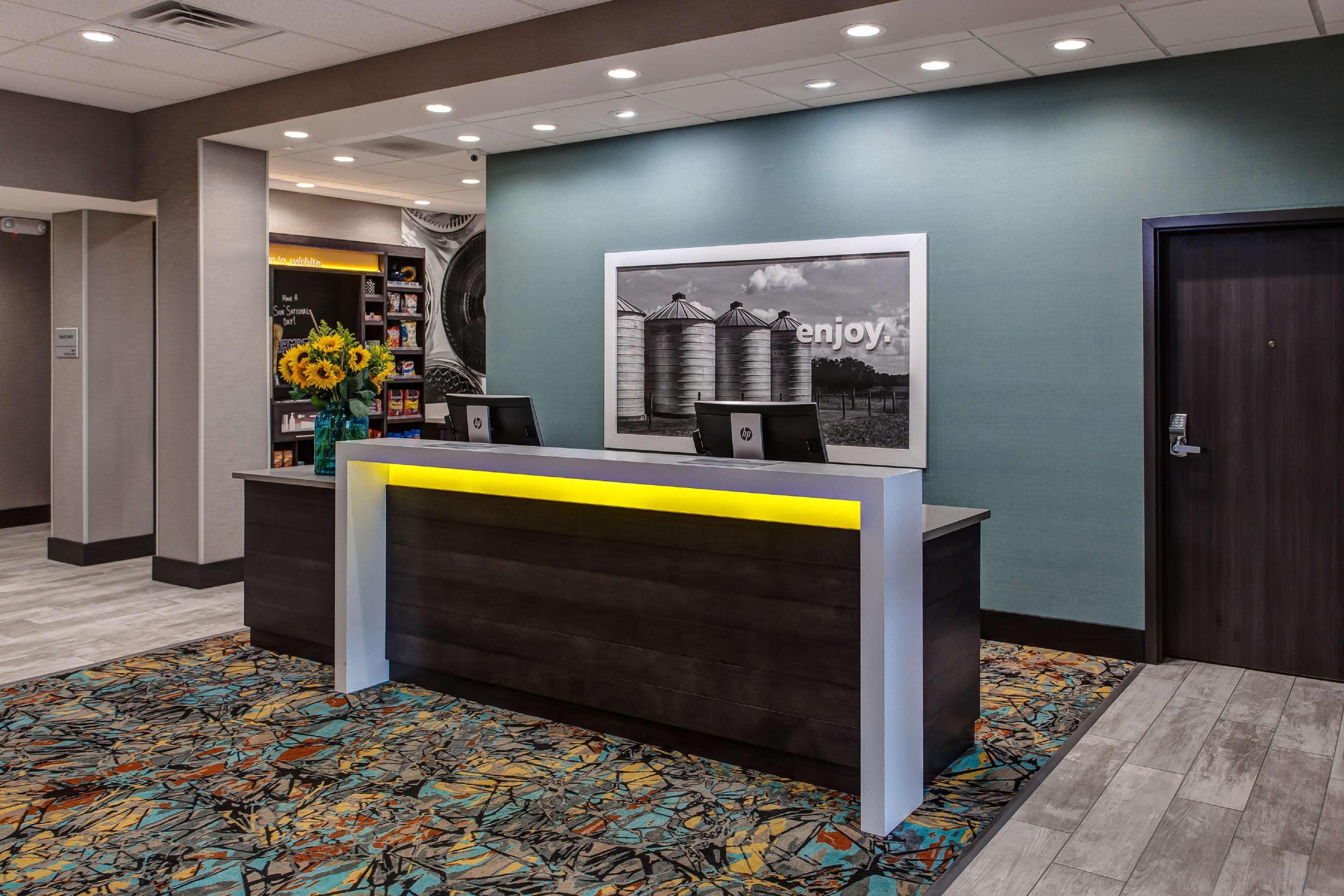 Hampton Inn & Suites-Wichita/Airport, Ks Экстерьер фото