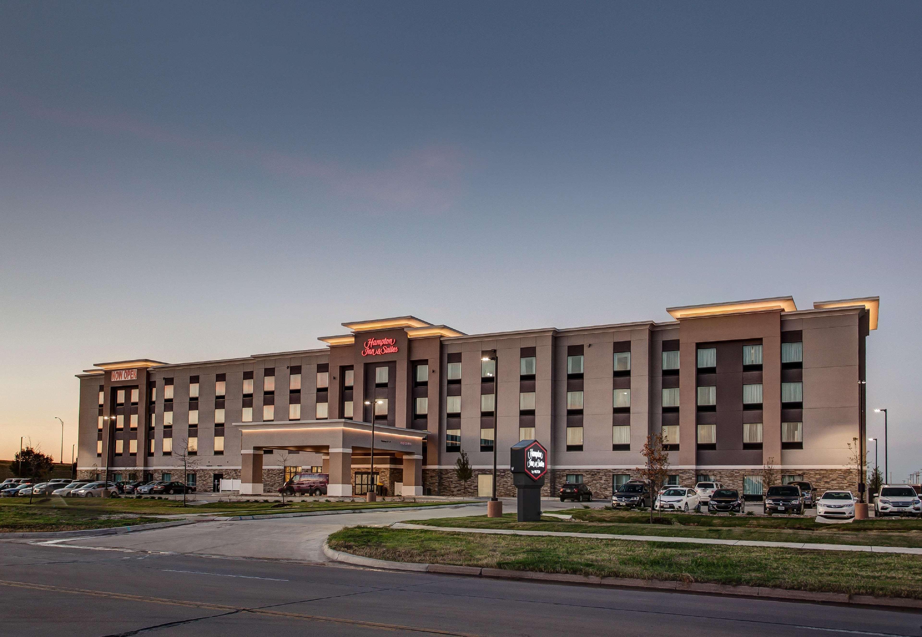 Hampton Inn & Suites-Wichita/Airport, Ks Экстерьер фото