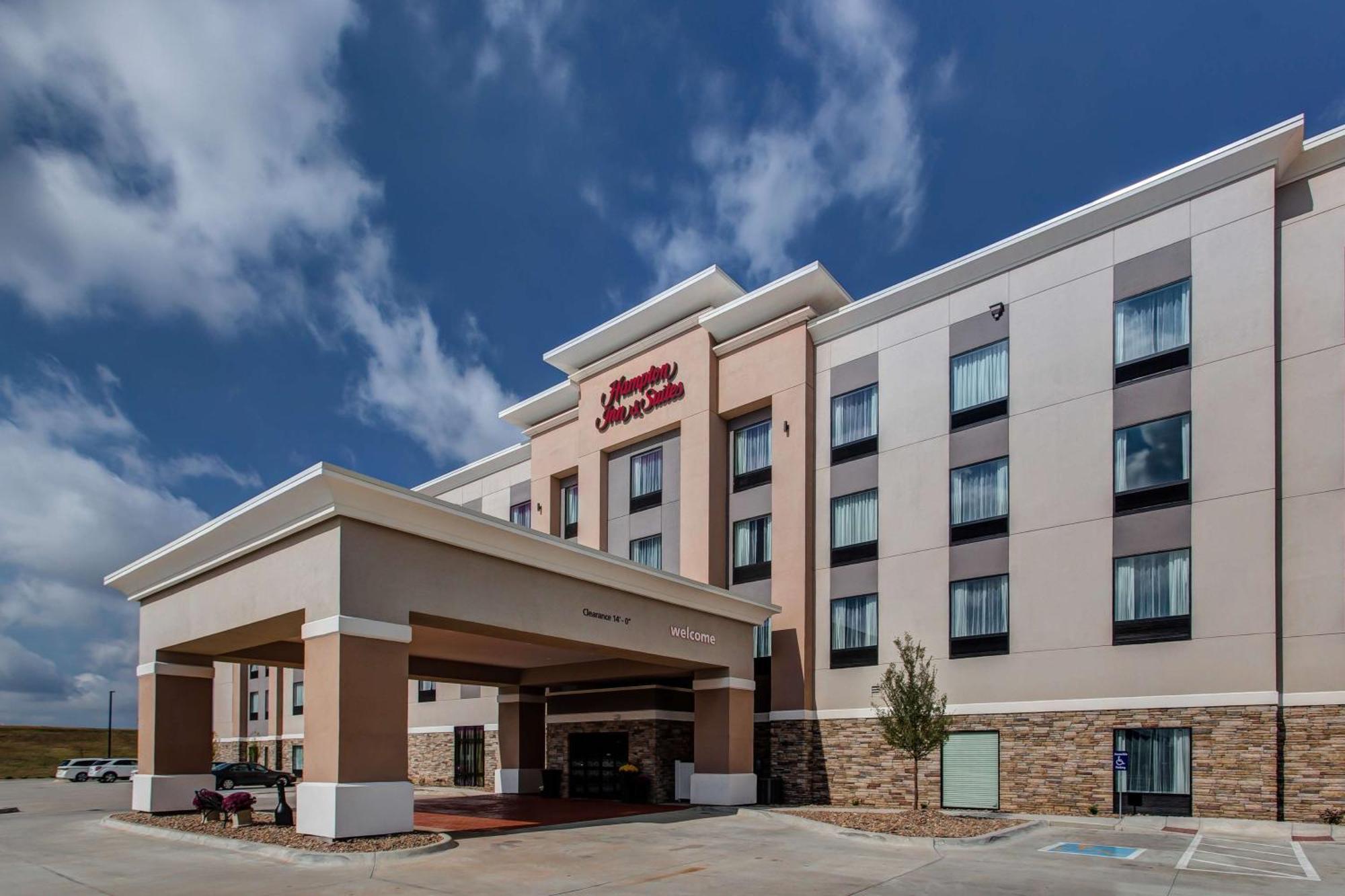 Hampton Inn & Suites-Wichita/Airport, Ks Экстерьер фото