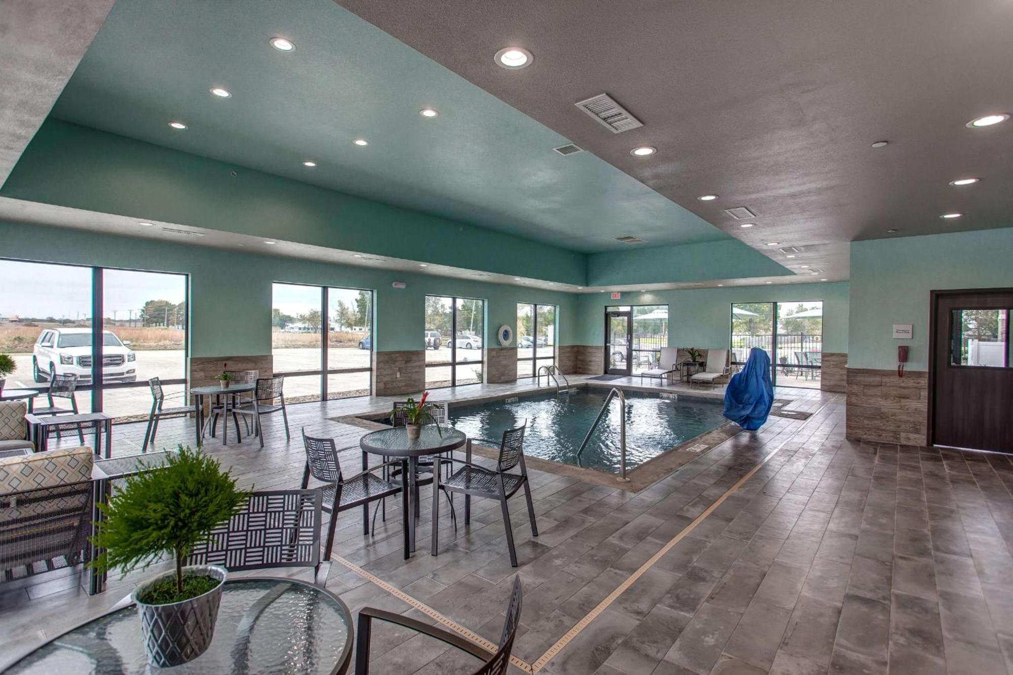 Hampton Inn & Suites-Wichita/Airport, Ks Экстерьер фото